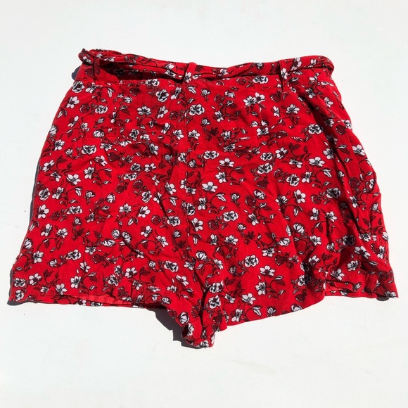 red floral cloth shorts - Picture 3 of 5